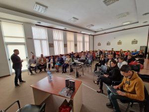 teteven milkov 2904231 7 Журналистът Георги Милков представи книгата си „Истории от ръчния багаж“ в Тетевен