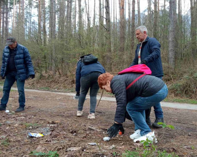 teteven pochistvane 1104231 1 На територията на община Тетевен се проведе традиционната кампания за пролетно почистване на населените места