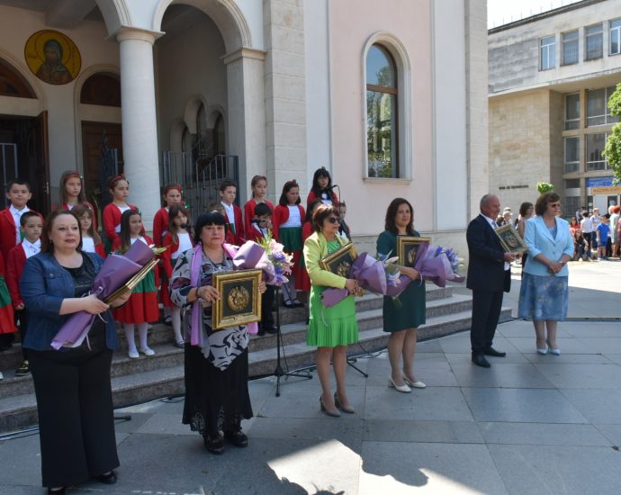24 mai lovech 2405231 3 В Ловеч тържествено беше отбелязан 24 май