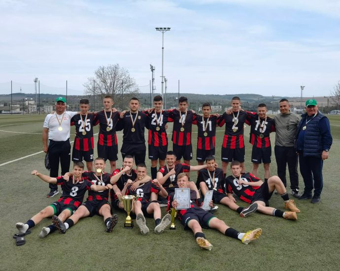 football uchenici 405231 1 Отборът на Математическа гимназия в Ловеч стана шампион на „Ученическите игри 2023“ по футбол