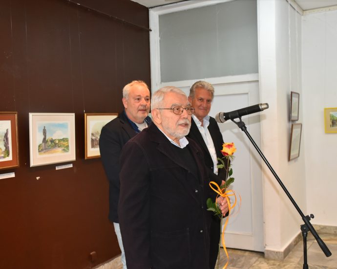 izlojba mollov 1905231 1 Изложбата „Архитектурното наследство на Ловеч и други общини от РСО „Централна Стара планина“ на арх. Белин Моллов е в Художествената галерия "Проф. Теофан Сокеров" в Ловеч