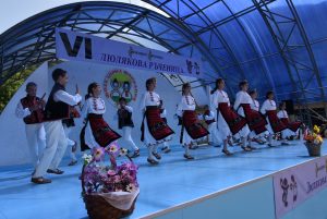 liuliakova rachenica 1505231 3 Шестото издание на „Люлякова ръченица“ в Ловеч събра над 300 танцьор от страната