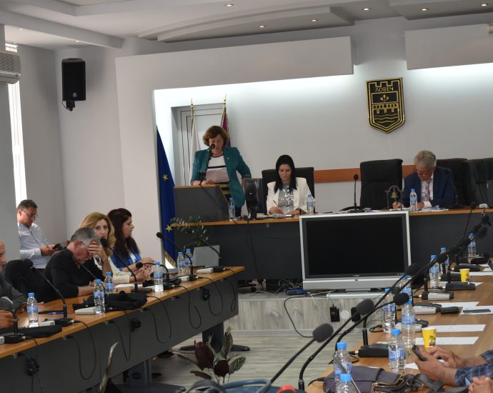 obs 2505232 Общинските съветници в Ловеч приеха годишния отчет за изпълнение на Програмата за управление на дейностите по отпадъците и Програмата  за опазване на околна среда на територията на Община Ловеч 2022 г