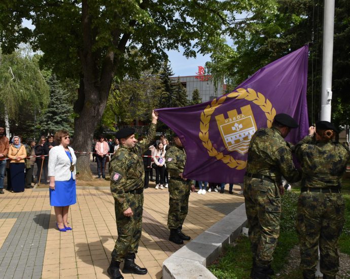 praznik lovech 1105231 4 Празникът на Ловеч е наситен с тържествени изяви и концерти