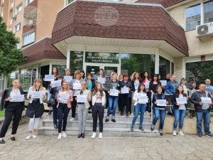 protest noi 2505231 Служители на НОИ в Ловеч излязоха на едночасова ефективна стачка