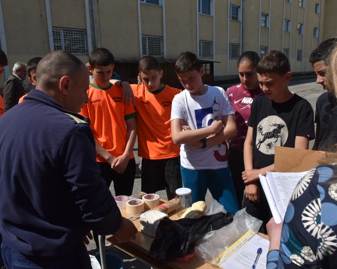 sastezanie bedstvia zashtita 3105231 6 Ученици от Ловеч и Троян участваха в състезание на тема защита при бедствия