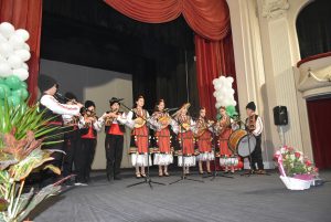 uchiteli nagradi 2305231 1 На тържествена церемония в Ловеч бяха отличени директори, учители и ученици с принос за образователната дейност