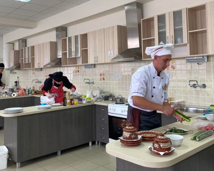 ugarchin kulinarno sastezanie 505231 5 Четвъртото областно кулинарно състезание по професии от професионално направление „Хотелиерство, ресторантьорство и кетъринг“ се проведе в Угърчин