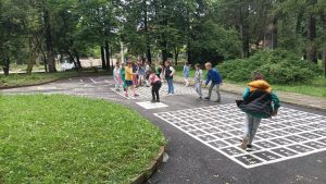 deca bezopasnost 1506231 7 Открит урок по пътна безопасност проведоха БМЧК и служители на МВР-Троян на интерактивното пространство