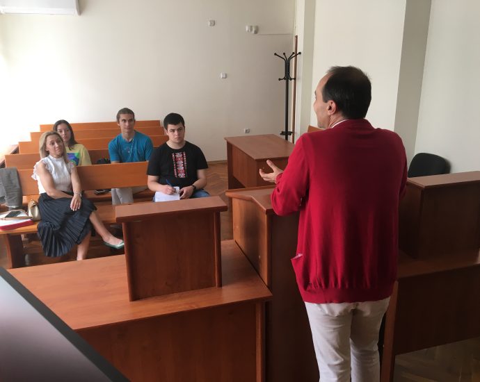 deca sad 1906231 3 Как могат да защитят правата си пред съда чуха ловешки ученици