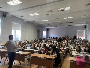 ezikova prokuror 2906231 3 Прокурор Николай Буровски представи пред ученици на Езиковата темата „Случаи от практиката на прокурора“