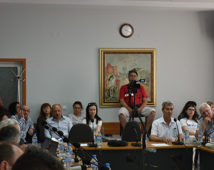 obs 2806231 Общинските съветници в Ловеч на свое заседание определиха статута на четири училища и три детски градини в община Ловеч
