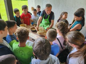 praznik deca troyan 806231 5 В парка на Националното изложение на художествените занаяти и изкуствата – Орешак се проведе празник под надслов: „Традициите срещат бъдещето“