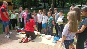 red cross 706231 4 ДОБРОВОЛЦИТЕ НА БЧК ЛОВЕЧ С ПОРЕДНО ОБУЧЕНИЕ ПО ПЪРВА ПОМОЩ НА ИНТЕРАКТИВНОТО ПРОСТРАНСТВО В ТРОЯН