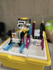 robotika nagradi 606231 2 Отборът по роботика на ОУ „Св. св. Кирил и Методий“ в Ловеч  спечели първо място в категорията „Робо игра“