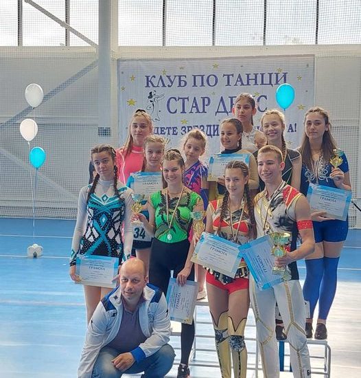 rocksmile506231 2 Състезателите на спортен клуб „Роксмайл“ – Ловеч спечелиха един златен, един сребърен и един бронзов медал от Националния турнир по акробатичен рокендрол във Варна