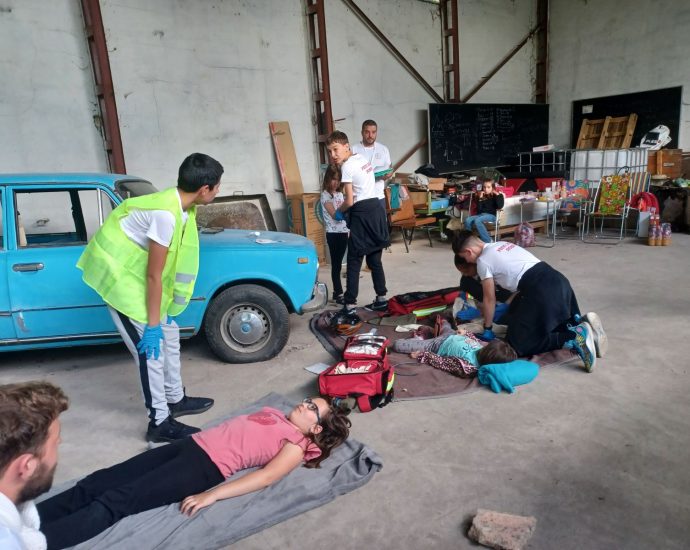 troyan red cross 1306231 4 Ученици от СУ „Васил Левски“-Троян взеха участие в „Национално състезание на ученическите екипи по първа помощ“