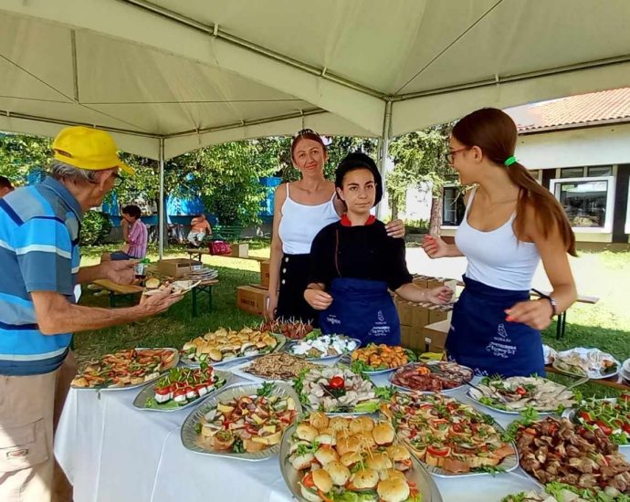 festival vino 2207231 5 Областният управител приветства организатори, участници и домакини на Фестивала на виното, който се провежда в троянското село Орешак