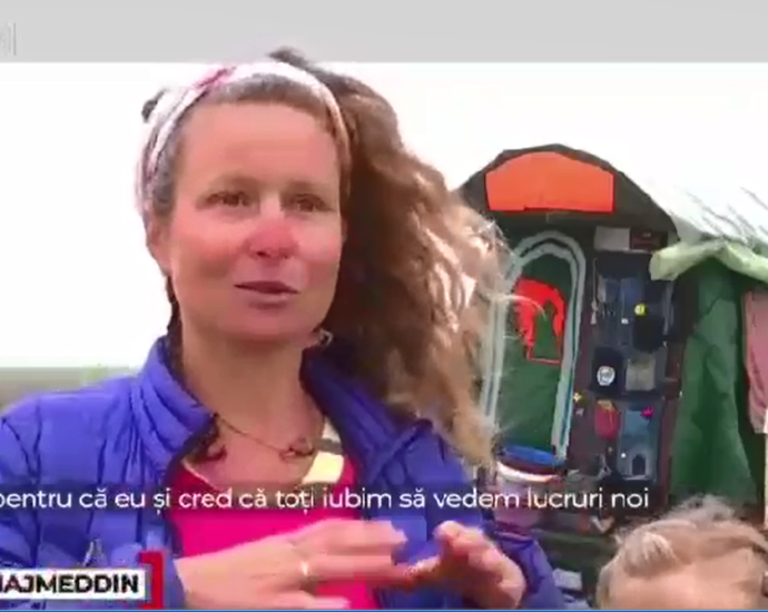france semeistvo 2307231 4 Френско семейство с децата си пътува за Палестина с каруца и ще имат среща с кмета на Ловеч Корнелия Маринова
