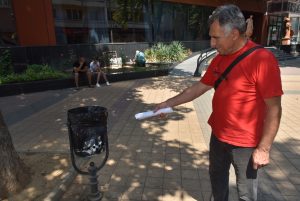 koshcheta 507231 3 Община Ловеч започна подмяна  на счупените или огънати метални кошчета за отпадъци в централната част на града