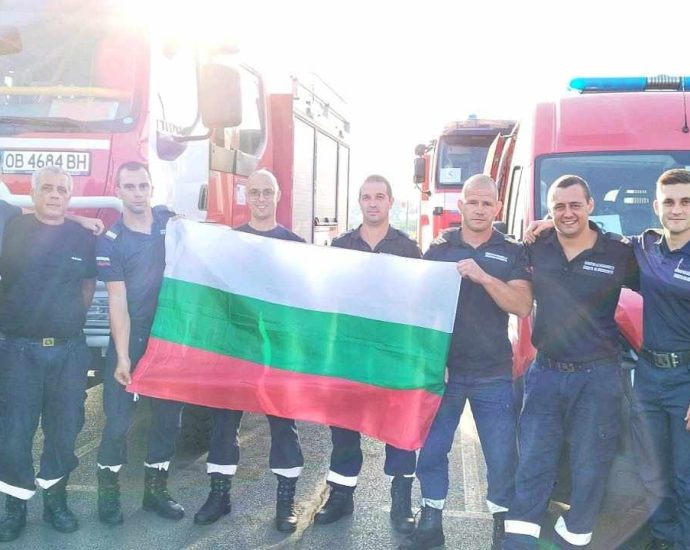 pojarnikari lovech 2207231 Отряд от 7 пожарникари от област Ловеч се включват в българския модул за наземно гасене на пожари в съседна Гърция