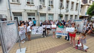 protest lovech nasilie 3107231 10 Протестът в Ловеч: Недопустимо е в днешно време да се случва това насилие! Нито една повече!