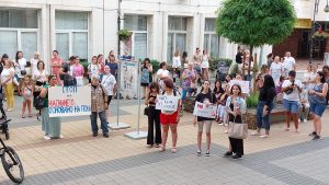 protest lovech nasilie 3107231 4 Протестът в Ловеч: Недопустимо е в днешно време да се случва това насилие! Нито една повече!