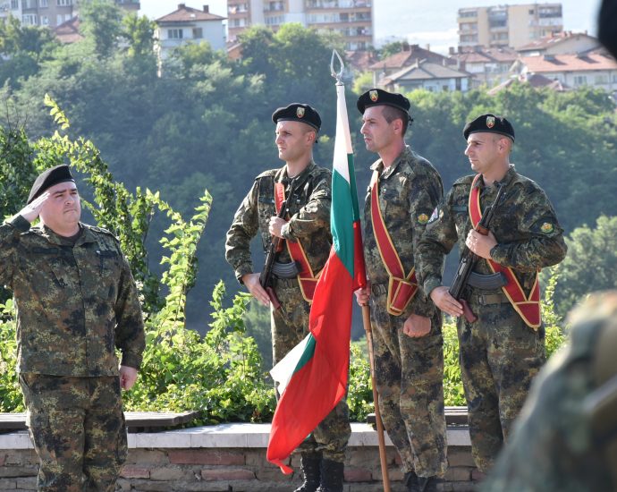 rojdenie levski 1807231 12 С поклонение  в Къкринското ханче и церемония с военен ритуал в Ловеч беше отбелязана 186 години от рождението на Васил Левски