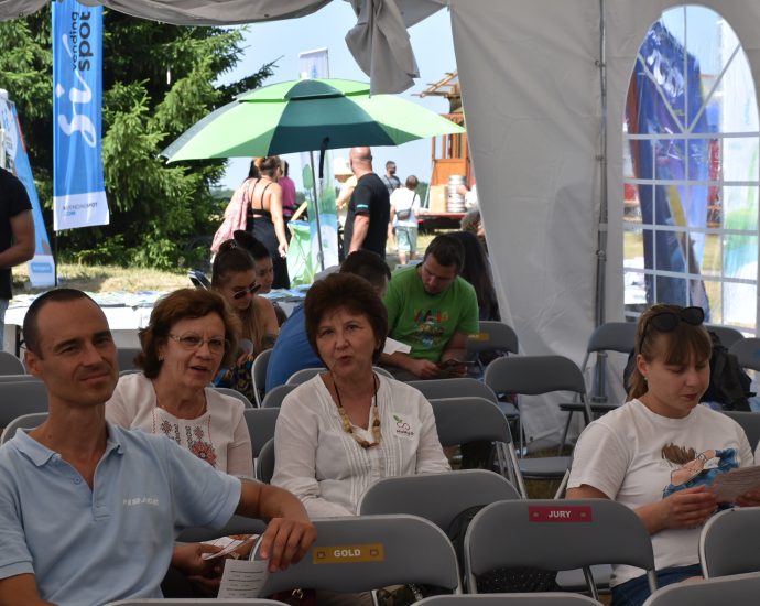 uzana fest 2307231 4 Кметът на Община Ловеч Корнелия Маринова взе участие в официалното представяне на проект HuMUS („Здрави общински почви“) по време на „Узана поляна фест“ 2023 край Габрово