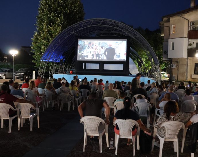 kino lovech 2308231 2 Ловеч отново посреща „Дни на българското кино на открито“ – 20-22 август на площад „Тодор Кирков“