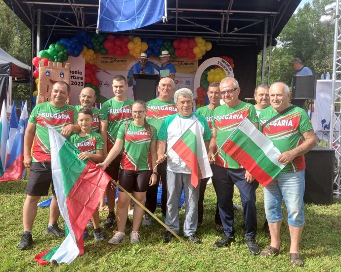 modelisti lovech 3008231 1 Българско знаме се издигна на Световното и Европейкото първенства за свободнолетящи авиомодели