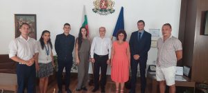 ousavet sreshta 3008231 3 Обществено-консултативният съвет по училищни политики подписа споразумение за партньорство с Националния ученически парламент