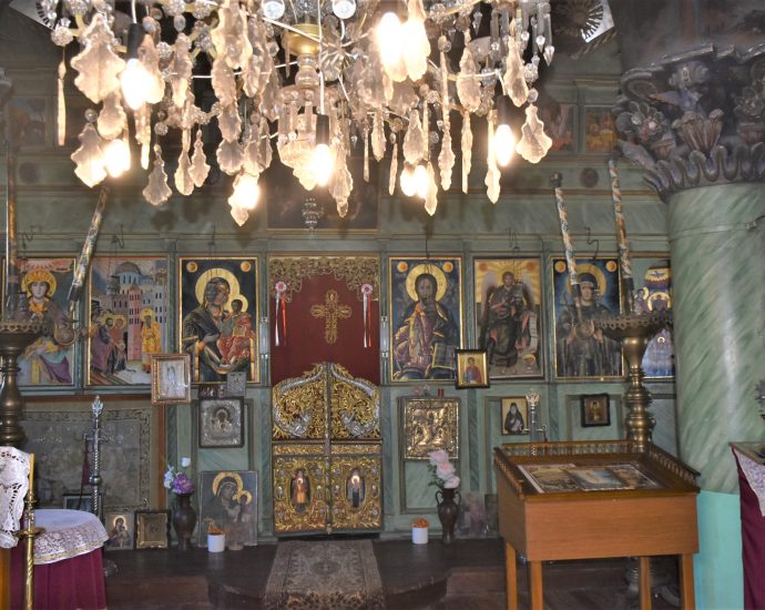 restavrirani ikoni 2108231 2 В най-старата църква в Ловеч - „Света Неделя“, бяха реставрирани иконите