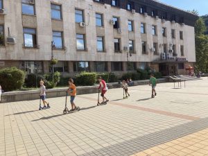 sastezanie trotinetki 1408231 4 По повод Деня на младежта в Ловеч се проведе състезание с велосипеди и тротинетки