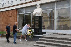 biust pametnik vasil 2609231 4 Бюст-паметник на забележителният спортист и треньор з.м.с. Васил Тодоров Лишев беше открит пред Спортната зала в Ловеч