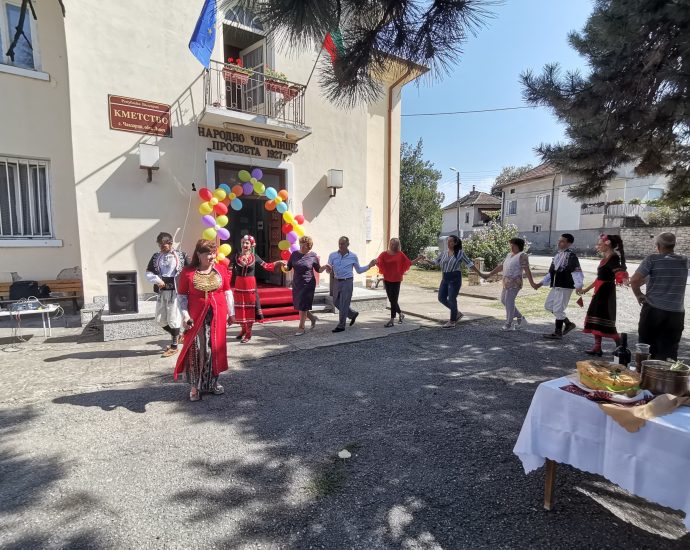 chavdarci 1809231 5 С водосвет бяха осветени новите помещения на кметството в село Чавдарци