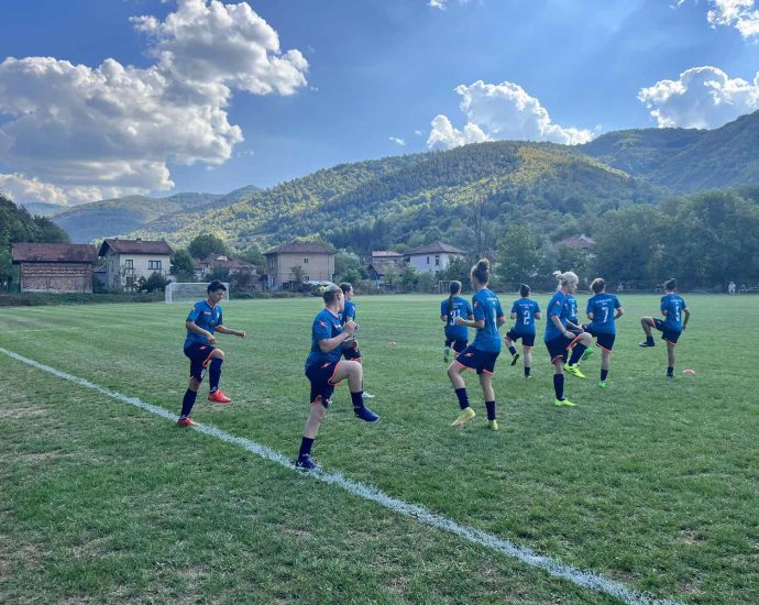 gradejnica football 509231 2 На обновеното спортно игрище в с. Градежница се проведе срещата от Държавното първенство по футбол за жени между ФК „Светкавица“ – Градежница и ЛП Супер спорт