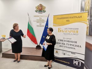kmet nagrada 2109231 1 Кметът на Ловеч отличен с грамота за прилагане на добри практики за устойчив растеж на туризма в общината