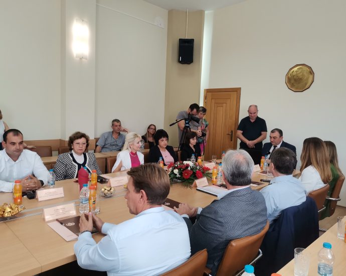 med universitet pleven 1809231 2 Кметът на Община Ловеч Корнелия Маринова подписа в Медицински университет – Плевен споразумение за партньорство за целите на процедура "Концепции за интегрирани териториални инвестиции"