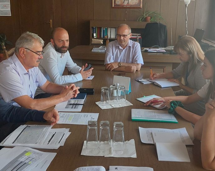 ou sreshta transport 709231 На работна среща при областния управител бяха обсъдени промени в транспортната свързаност на Ловеч и Троян със София