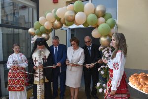 parvi ucheben den 1509231 3 В първия учебен ден кметът на Община Ловеч Корнелия Маринова посети празниците на три училища в града