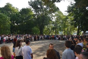 parvi ucheben den 1509231 6 В първия учебен ден кметът на Община Ловеч Корнелия Маринова посети празниците на три училища в града