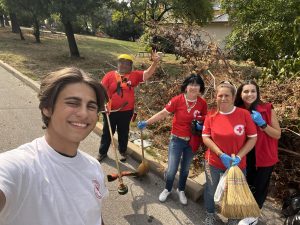 red cross 1809231 2 МЛАДИТЕ ЧЕРВЕНОКРЪСТЦИ И ЩАТНИЯ СЪСТАВ ОТ ОБЛАСТ ЛОВЕЧ СЕ ВКЛЮЧИХА В КАМПАНИЯТА НА БТВ „ДА ИЗЧИСТИМ БЪЛГАРИЯ ЗАЕДНО“