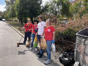 red cross 1809231 3 МЛАДИТЕ ЧЕРВЕНОКРЪСТЦИ И ЩАТНИЯ СЪСТАВ ОТ ОБЛАСТ ЛОВЕЧ СЕ ВКЛЮЧИХА В КАМПАНИЯТА НА БТВ „ДА ИЗЧИСТИМ БЪЛГАРИЯ ЗАЕДНО“