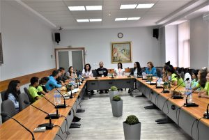 sreshta mladeji obshtina 509231 2 На опознавателна среща в Община Ловеч младежи се запознаха с институцията и нейните функции