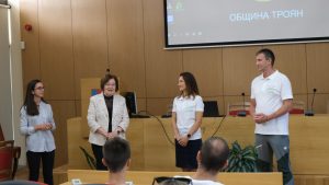 troyan erasmus 1209231 1 Гости от три държави и преподаватели от Великотърновския университет посетиха Община Троян