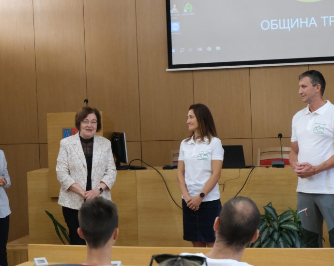 troyan erasmus 1209231 1 Гости от три държави и преподаватели от Великотърновския университет посетиха Община Троян