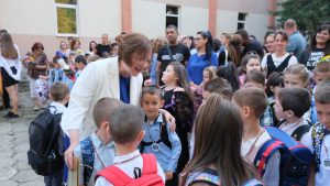 uchilishta troyan 1509231 1 2424 ученици прекрачиха праговете на училищата в община Троян в днешния празничен 15-ти септември