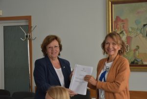 biudjeti 310231 1 Кметът на Община Ловеч Корнелия Маринова връчи бюджетите за 2023 г. на директорите и управителите на детските ясли, детската кухня, превантивно-информационен център и социалните услуги в община Ловеч