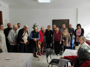 den vazrastni 210231 3 Днес представители на Общинската администрация в Ловеч поднесоха добри пожелания и цветя на потребителите на Дом за стари хора „Върбовка“ и Защитено жилище „Св. Константин и Елена“ по повод 1-ви октомври - Международен ден на възрастните хора